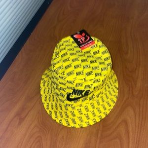 Reversible Nike bucket hat
